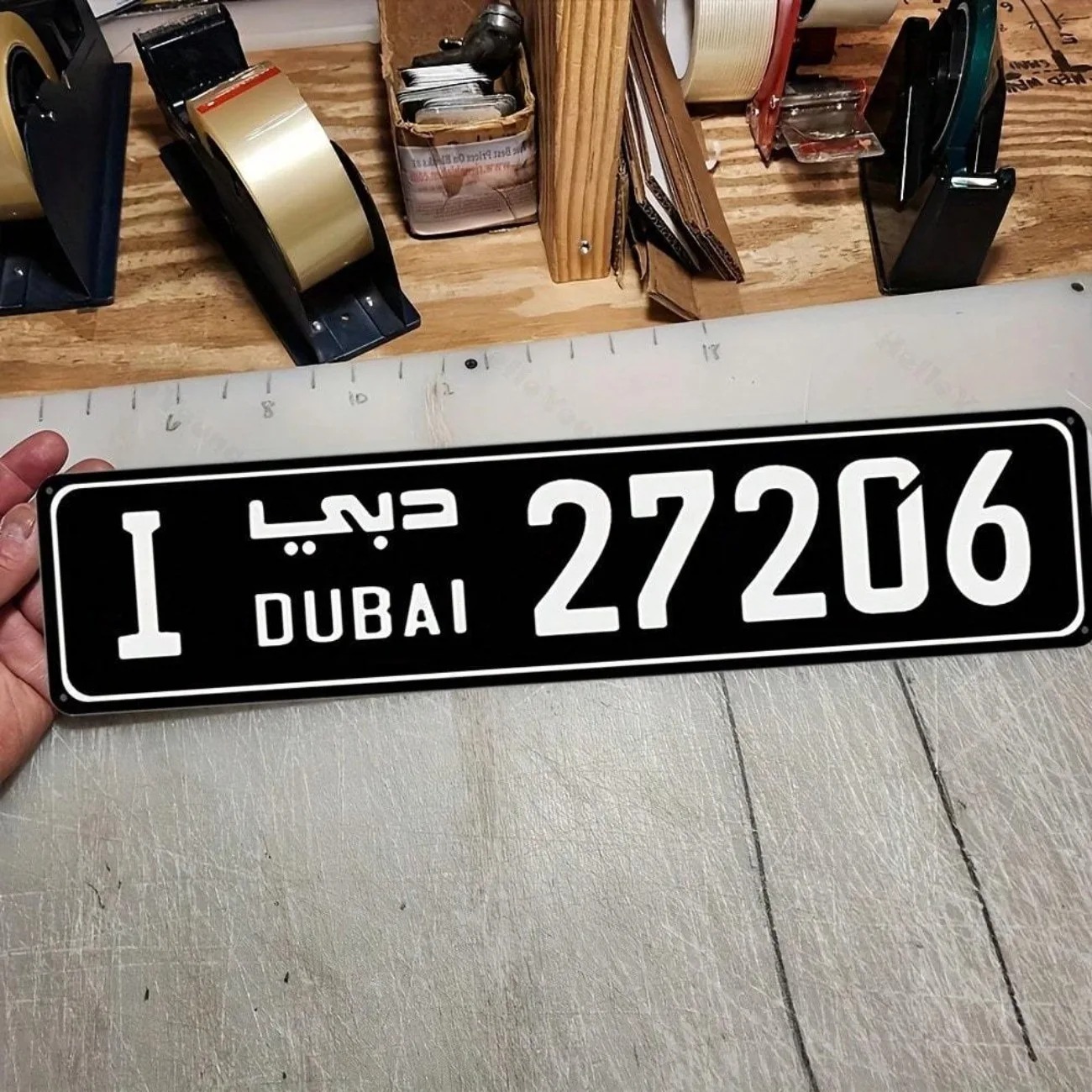 Car Accessories In Dubai - Grawerowany aluminiowy znak uliczny o tematyce