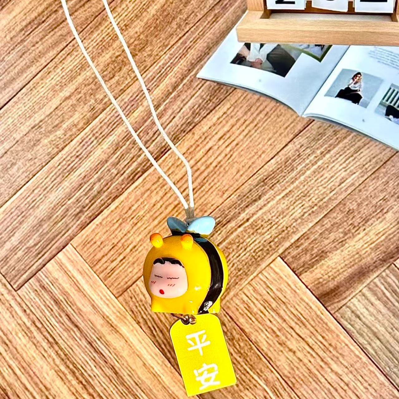 Figurka Crayon Shin-chan Bee C – Car Accessories Company recenzja i cena